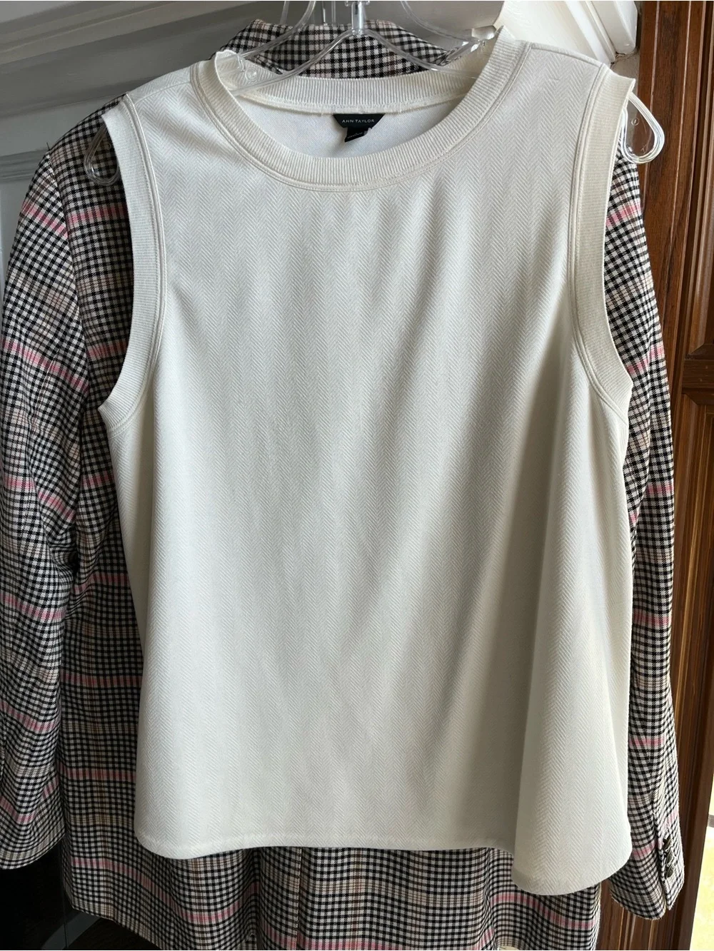 Ann Taylor Cream Ribbed Sleeveless Tank